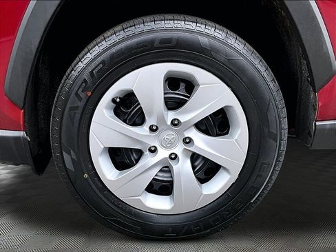 Used 2024 Toyota RAV4 LE AWD/4WD image 28