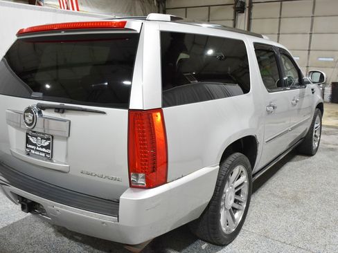 Used 2011 Cadillac Escalade ESV Premium image 8
