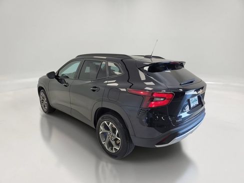 Used 2025 Chevrolet Trax LT w/ LT Convenience Package FWD image 6