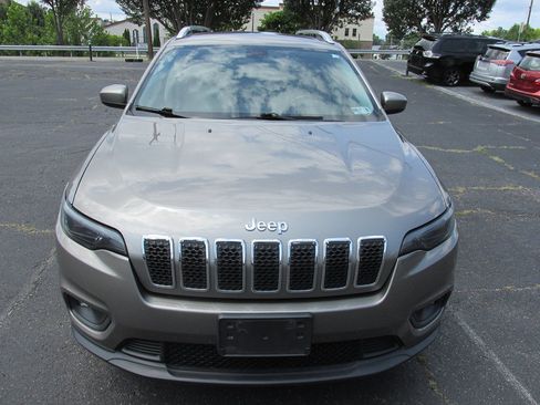 Used 2019 Jeep Cherokee Latitude w/ Cold Weather Group AWD/4WD image 2