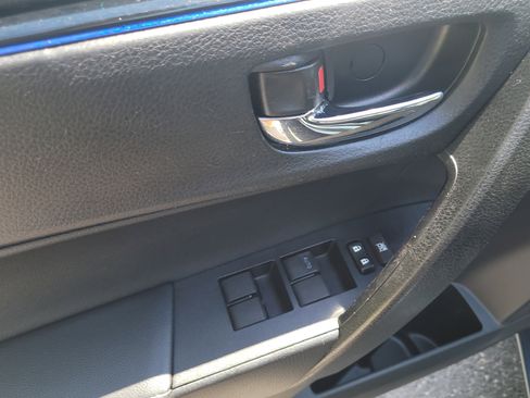 Used 2019 Toyota Corolla SE FWD image 16