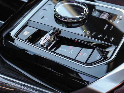 Used 2026 BMW 740i w/ Premium Package image 20