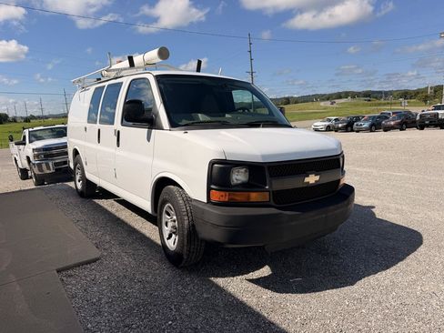 Used 2014 Chevrolet Express 1500 RWD image 4
