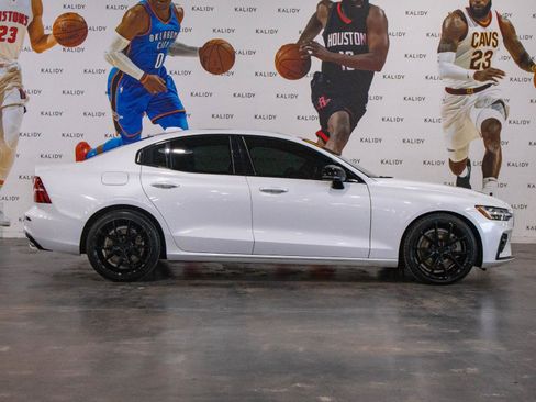 Used 2019 Volvo S60 T6 R-Design image 19