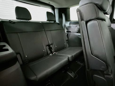 Used 2025 Hyundai Santa Fe SEL FWD image 30