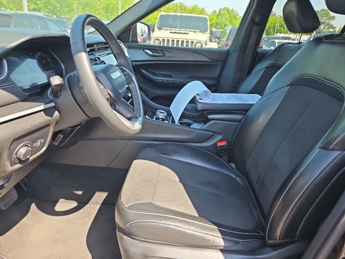 Used 2024 Jeep Grand Cherokee Altitude AWD/4WD image 15
