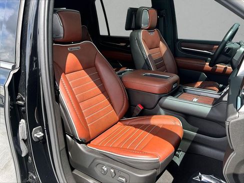 Used 2024 GMC Yukon XL Denali Ultimate AWD/4WD image 9