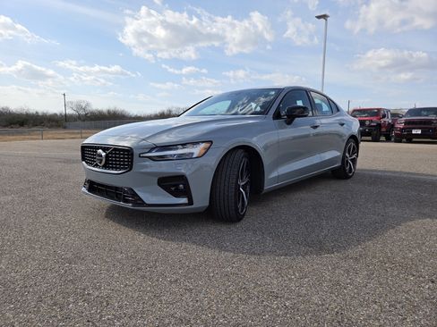 Used 2024 Volvo S60 B5 Plus image 3