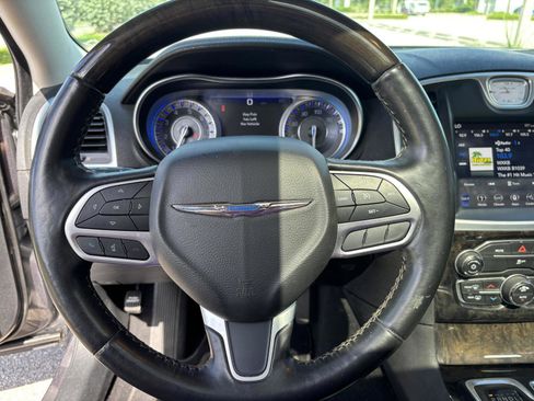 Used 2019 Chrysler 300 Limited image 24