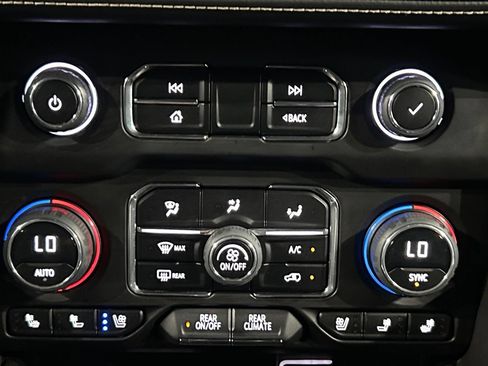 Used 2023 Chevrolet Suburban Premier AWD/4WD image 79