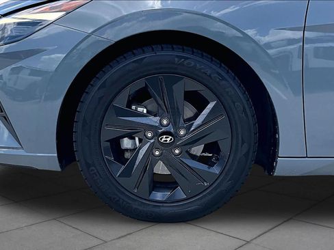 Used 2022 Hyundai Elantra SEL w/ Preferred Accessory Package FWD image 10
