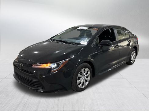 Used 2025 Toyota Corolla LE FWD image 7