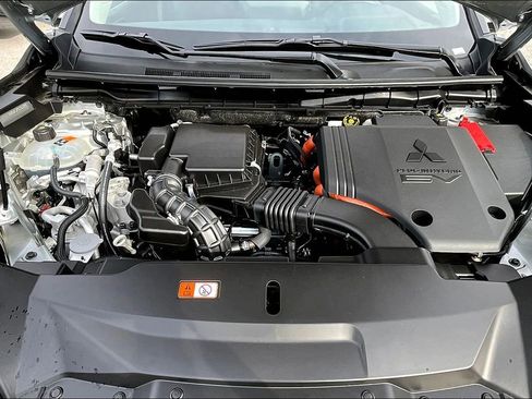 New 2025 Mitsubishi Outlander SE image 12