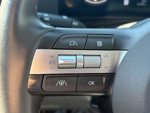 Used 2025 Hyundai Kona SEL AWD/4WD image 32