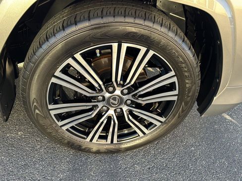 Used 2023 Lexus LX 600 4WD w/ Luxury Package image 38