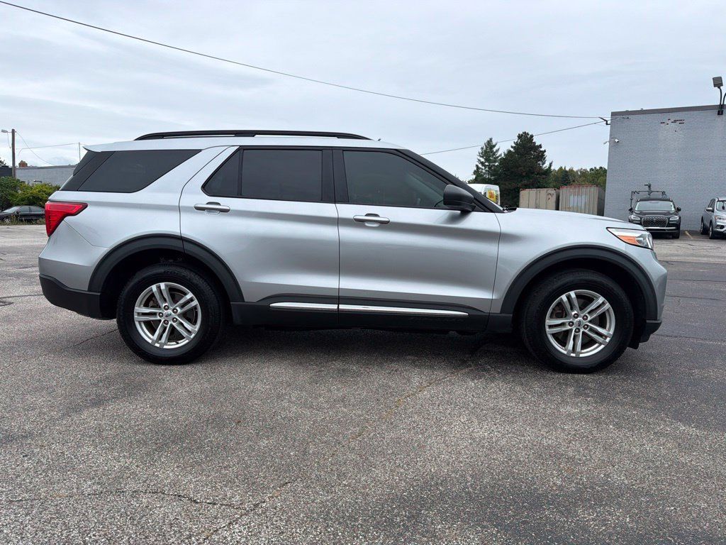 Used 2021 Ford Explorer XLT AWD/4WD image 6
