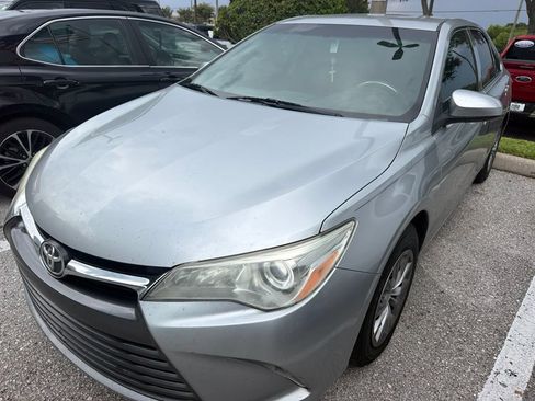 Used 2015 Toyota Camry LE FWD image 2