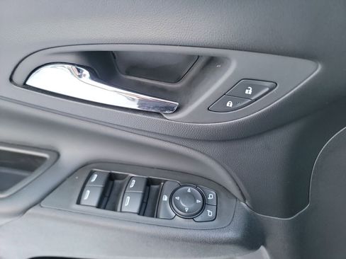 Used 2024 Chevrolet Equinox LT image 11