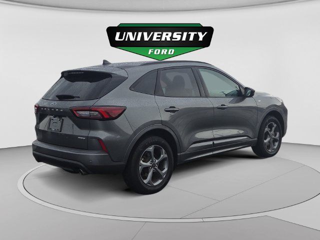 Used 2024 Ford Escape ST-Line w/ Tech Pack #1 AWD/4WD image 3