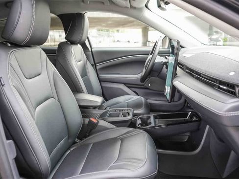 Used 2025 Ford Mustang Mach-E Premium image 16