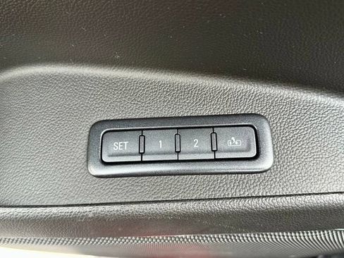 Used 2018 GMC Yukon SLT w/ Open Road Package RWD image 12