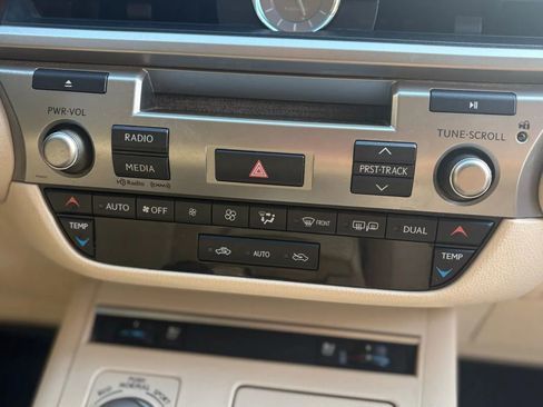 Used 2014 Lexus ES 350 image 25