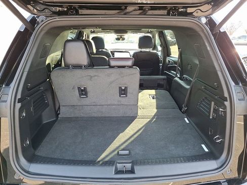 Used 2024 Chevrolet Traverse RS image 28