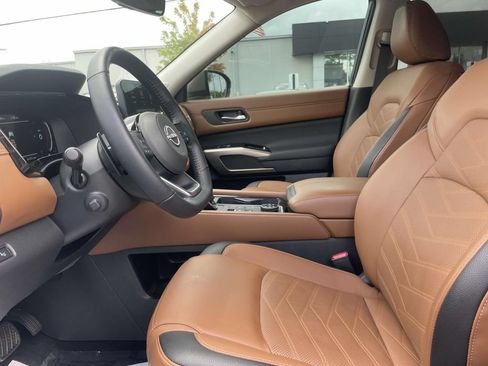 Used 2025 Nissan Pathfinder Platinum w/ Cargo Package AWD/4WD image 24