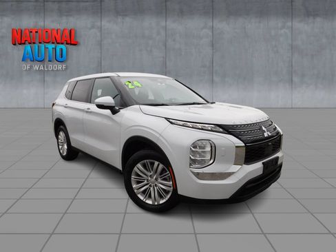 Used 2024 Mitsubishi Outlander ES AWD/4WD image 1