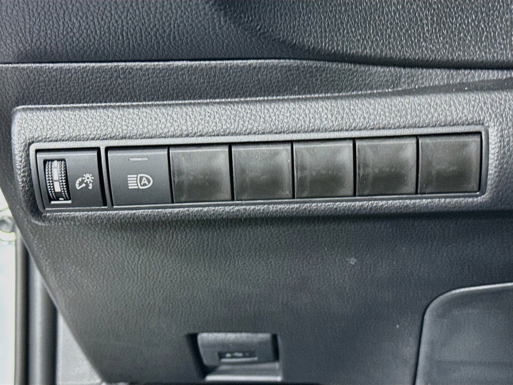 Certified 2026 Toyota Corolla SE w/ SE Package FWD image 10