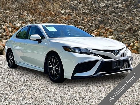 Used 2024 Toyota Camry SE w/ Cold Weather Package AWD/4WD image 10