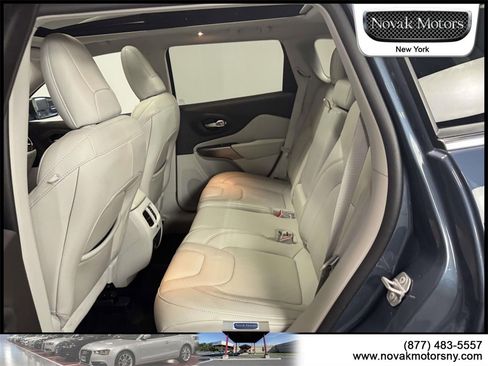 Used 2021 Jeep Cherokee Limited image 11