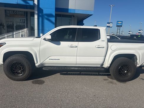 Used 2024 Toyota Tacoma SR5 image 9
