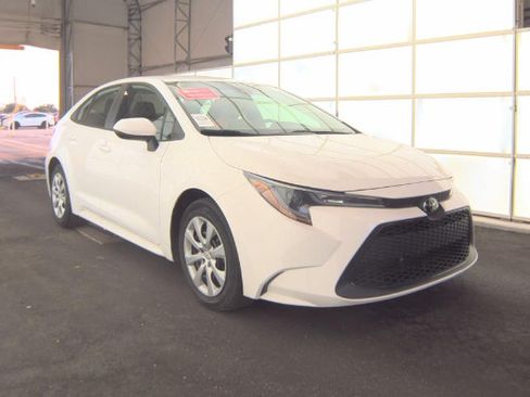 Used 2022 Toyota Corolla LE FWD image 2