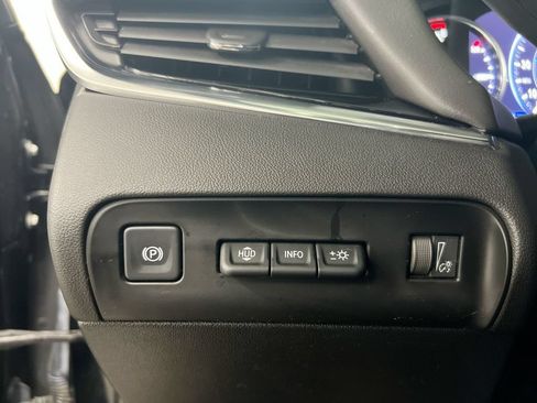 Used 2023 Buick Enclave Avenir AWD/4WD image 19