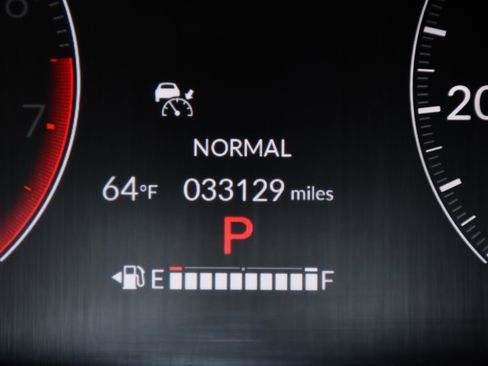 Certified 2025 Honda Pilot Touring image 18