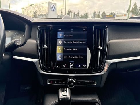 Used 2017 Volvo V90 T6 Cross Country image 16