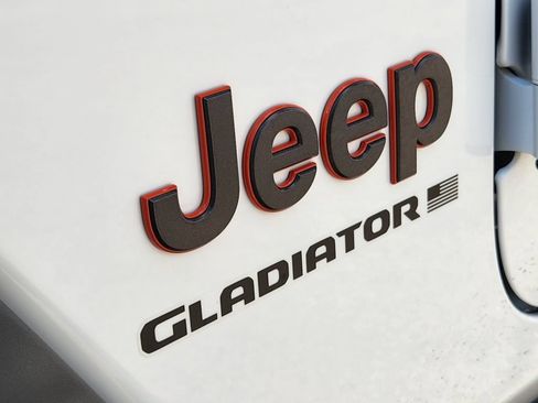 Used 2024 Jeep Gladiator Mojave w/ Technology Group AWD/4WD image 12