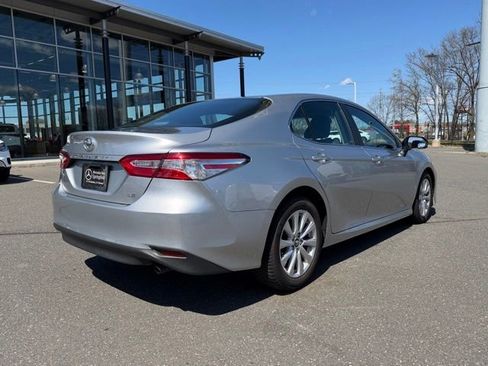 Used 2018 Toyota Camry LE FWD image 5