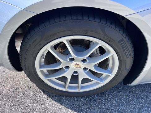 Used 2018 Porsche 718 Cayman RWD image 15