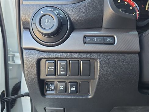 Used 2021 Nissan Titan PRO-4X w/ Pro-4x Convenience Package image 23