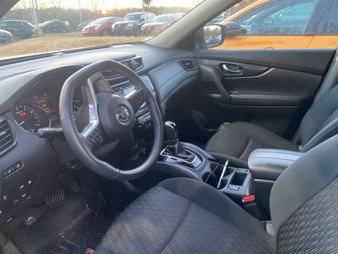 Used 2018 Nissan Rogue SV w/ Premium Package image 9