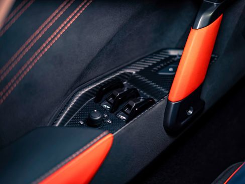 Used 2025 Lamborghini Revuelto AWD/4WD image 30