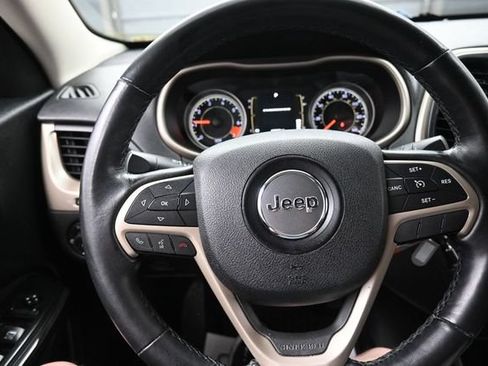 Used 2015 Jeep Cherokee Latitude w/ Cold Weather Group FWD image 8
