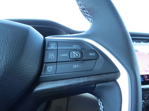 New 2025 Jeep Grand Cherokee Limited w/ Trailer Tow Package image 23