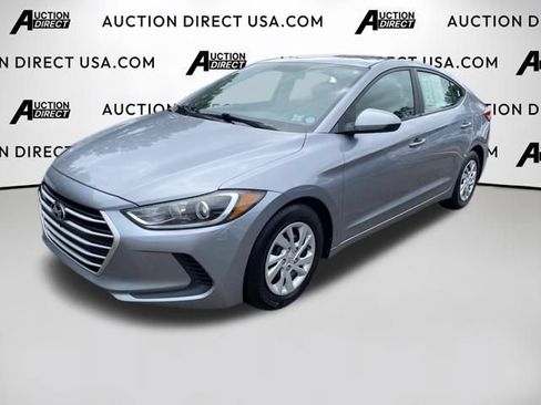 Used 2017 Hyundai Elantra SE FWD image 1