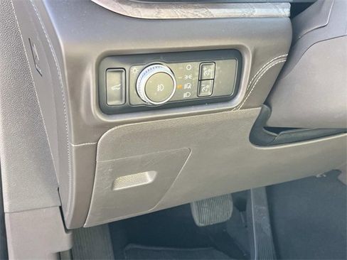 Used 2020 Ford Explorer Platinum w/ Premium Technology Package image 33