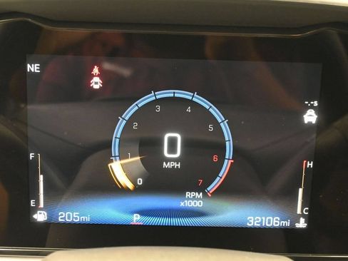 Used 2025 Chevrolet Trax LT FWD image 14