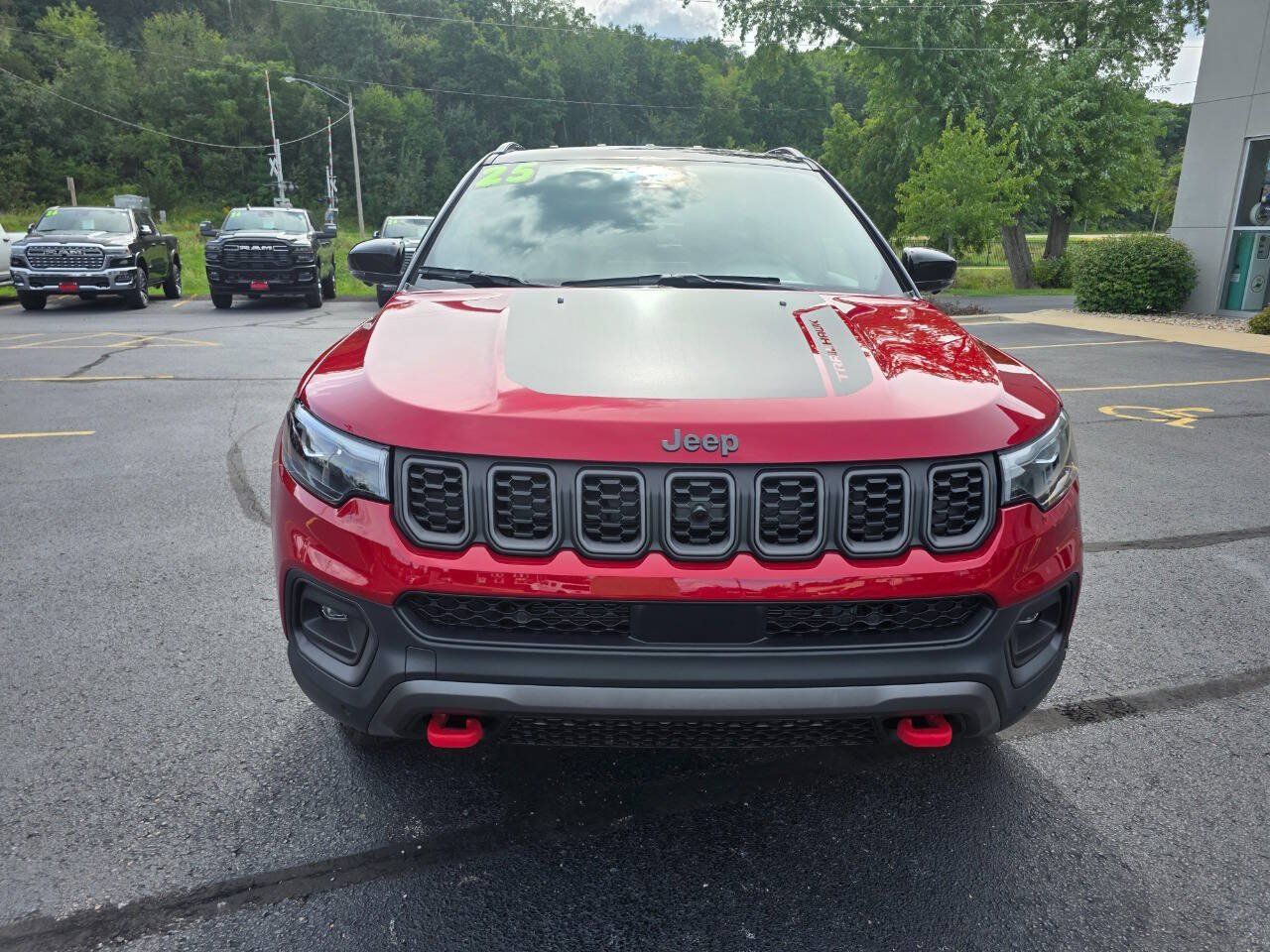 Used 2025 Jeep Compass Trailhawk w/ Trailhawk Elite Group AWD/4WD image 4