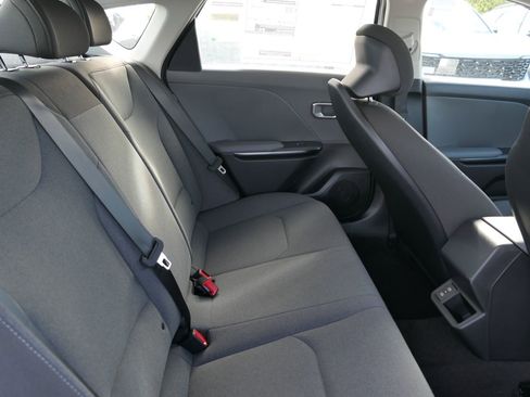 New 2025 Kia K4 LXS image 21